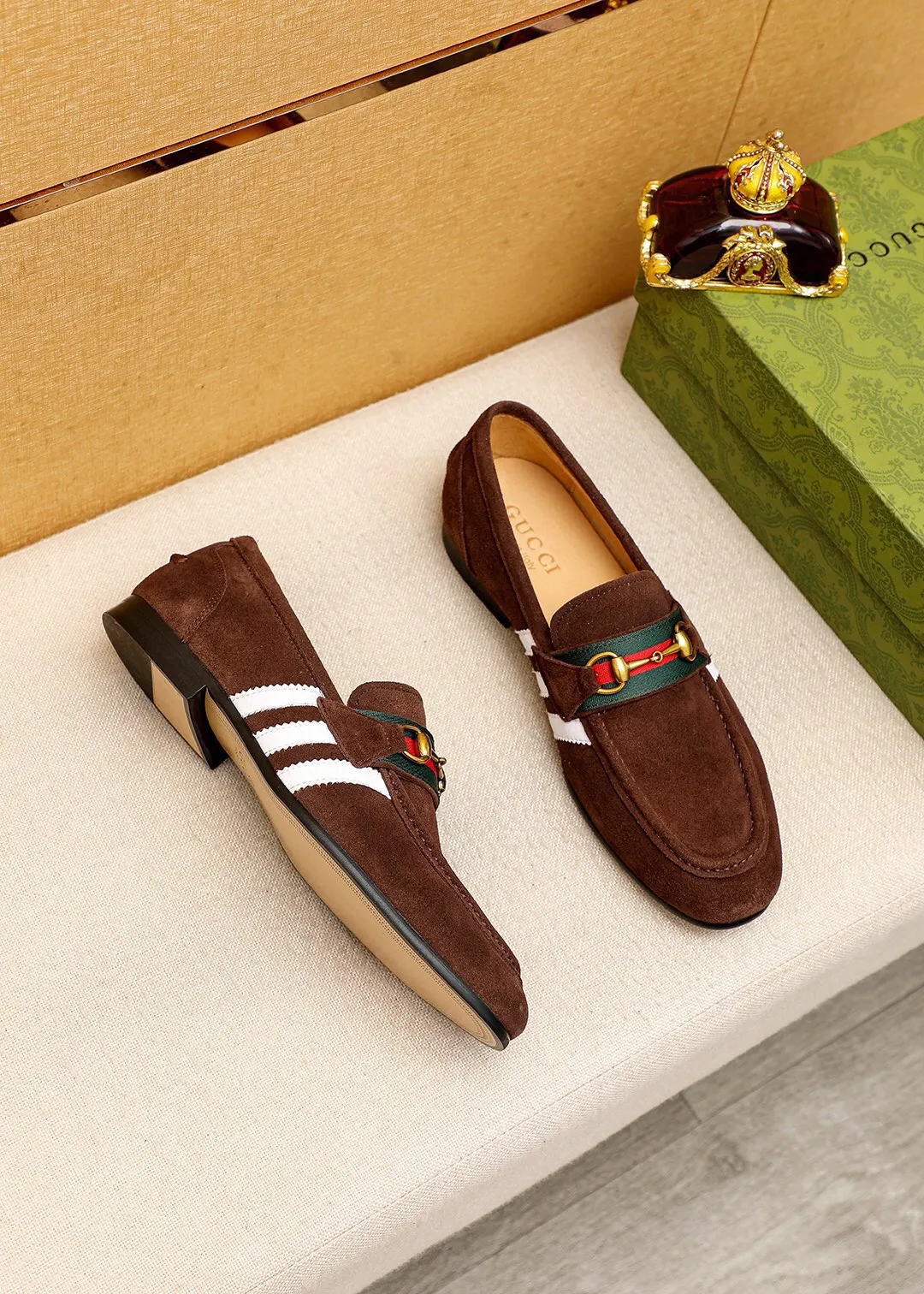 Men's shoes 💰480 💐 Product trademark: GUCCI "Gucci" casual leather shoes Regular size: 38-44 (45.46🉑️customized) Product materials: Selected imported first-layer frosted cowhide upper + classic hardware buckle, imported cowhide leather lining. Strong three-dimensional visual effect, original outsole Color: 4⃣️colors available